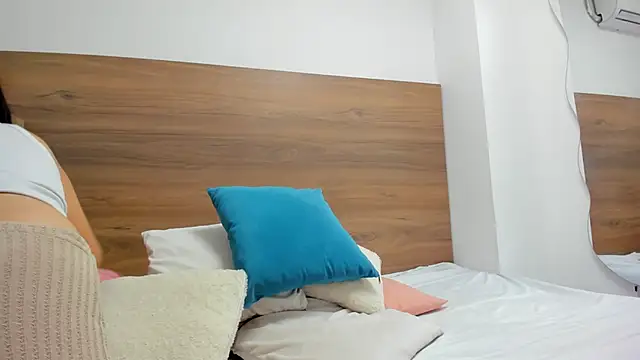 luz-miiaa online show from February 2026 12:00:01 PM