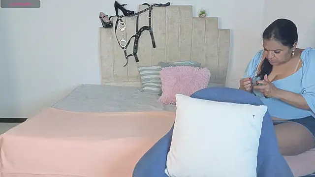 Angela mature49 online show from March 2026 04:37:01 PM