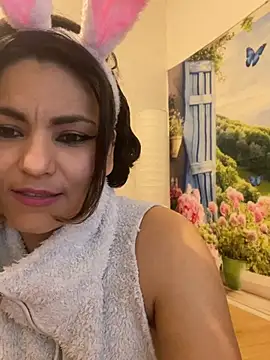 eva luz online show from April 2026 08:50:01 PM