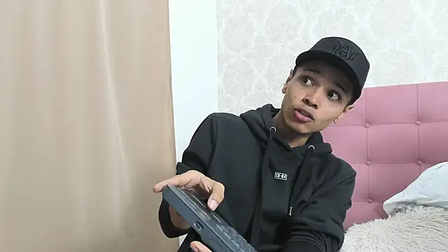 Snapshot of Alejandroo_Montenegro chatting on February 2026 02:29:02 AM Alejandroo Montenegro online show from February 2026 02:29:02 AM