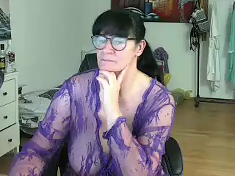 Sylly online show from February 2025 11:32:02 AM