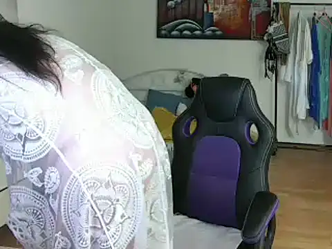 Sylly online show from February 2025 12:13:01 PM