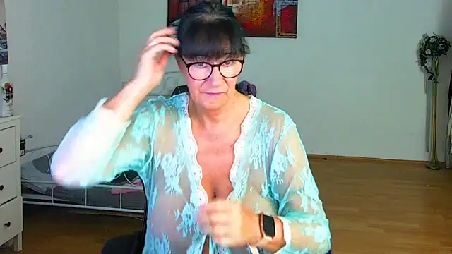 Sylly online show from September 2025 06:40:01 AM