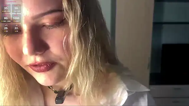 Snapshot of Velmiora chatting on April 2026 03:42:02 PM Velmiora online show from April 2026 03:42:02 PM