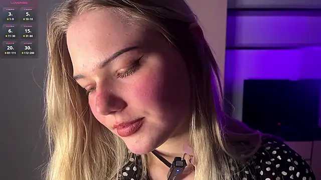 Snapshot of Velmiora chatting on April 2026 04:36:02 PM Velmiora online show from April 2026 04:36:02 PM