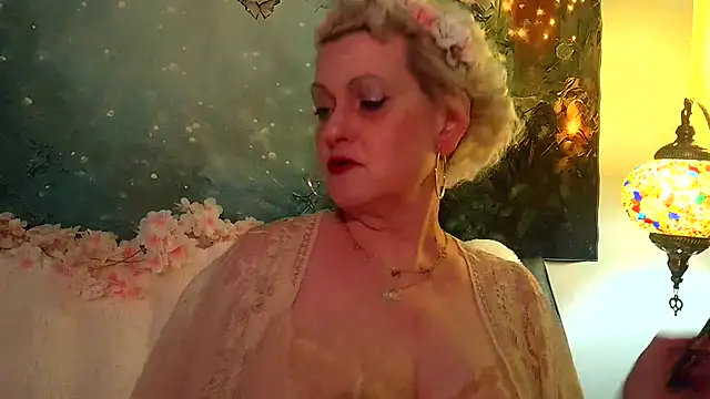 Snapshot of Blondie_the_librarian chatting on February 2026 05:40:02 AM Blondie the librarian online show from February 2026 05:40:02 AM