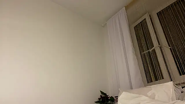 lil kittty online show from March 2026 09:43:01 PM