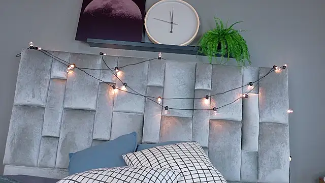 EmmaLou   online show from February 2026 04:07:01 AM