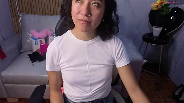 Snapshot of Lynn_turner chatting on February 2026 01:07:02 PM Lynn turner online show from February 2026 01:07:02 PM