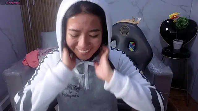 Lynn turner online show from March 2026 12:32:01 PM