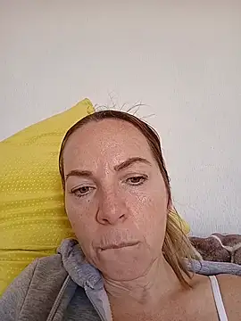 Snapshot of sexyrubyta chatting on February 2026 03:54:02 PM sexyrubyta online show from February 2026 03:54:02 PM