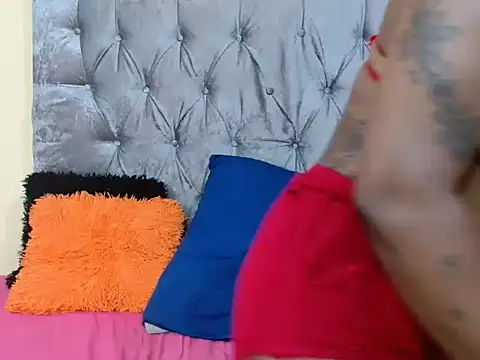 Snapshot of Lavendaxxx chatting on February 2026 01:11:01 AM Lavendaxxx online show from February 2026 01:11:01 AM