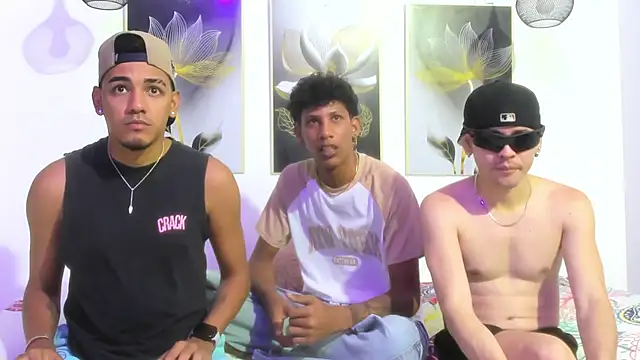 Snapshot of Red_Diamond_Guys chatting on February 2026 11:55:02 PM Red Diamond Guys online show from February 2026 11:55:02 PM