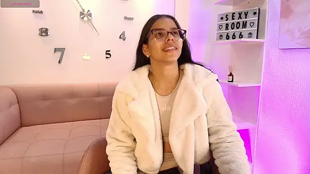 Snapshot of Luna_Millers chatting on February 2026 03:33:01 AM Luna Millers online show from February 2026 03:33:01 AM