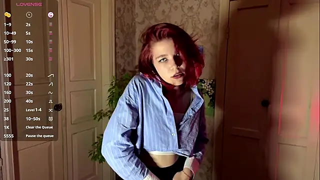 Snapshot of LaurynGeisinger chatting on March 2026 03:59:02 PM LaurynGeisinger online show from March 2026 03:59:02 PM