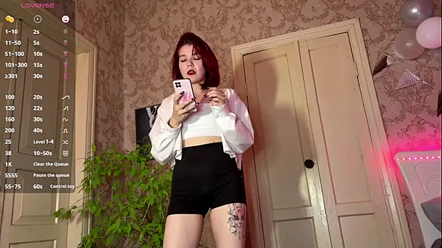 Snapshot of LaurynGeisinger chatting on April 2026 01:53:02 PM LaurynGeisinger online show from April 2026 01:53:02 PM