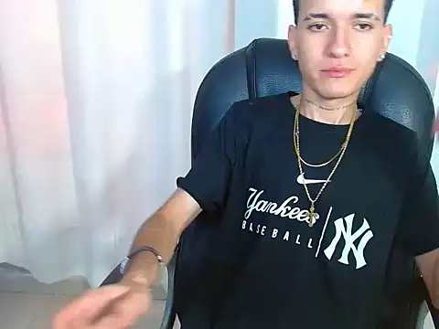 Snapshot of eroboyxox chatting on February 2026 08:07:01 PM eroboyxox online show from February 2026 08:07:01 PM