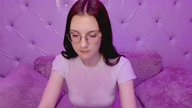 Snapshot of VixenLight chatting on February 2026 02:28:01 AM VixenLight online show from February 2026 02:28:01 AM