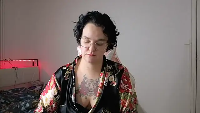 Snapshot of lunatigre4 chatting on February 2026 07:09:02 PM lunatigre4 online show from February 2026 07:09:02 PM