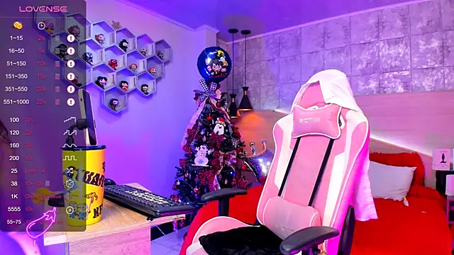 kylliefox  online show from December 2024 01:32:01 PM