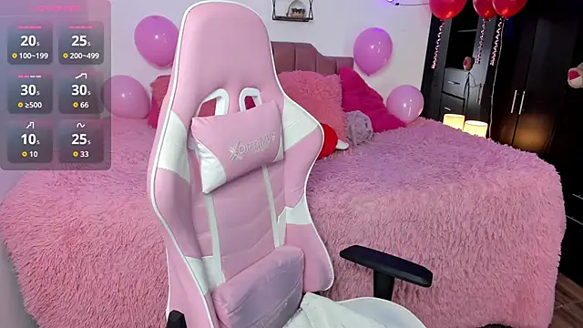 Snapshot of SiennaBloom chatting on February 2026 10:43:01 AM SiennaBloom online show from February 2026 10:43:01 AM