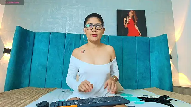 Snapshot of dulcenena_moon chatting on February 2026 11:29:01 AM dulcenena moon online show from February 2026 11:29:01 AM