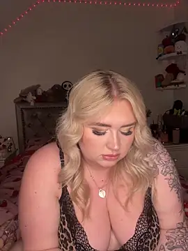 Snapshot of TwoWayT_xx chatting on February 2026 12:25:01 AM TwoWayT xx online show from February 2026 12:25:01 AM