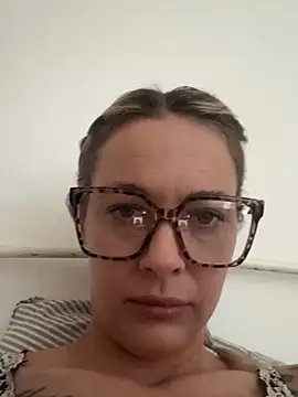 Snapshot of SophieSchmidt chatting on February 2026 12:01:01 PM SophieSchmidt online show from February 2026 12:01:01 PM