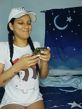 Snapshot of Perla_and_Maikol chatting on February 2026 02:56:01 AM Perla and Maikol online show from February 2026 02:56:01 AM