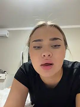 Snapshot of MonicaWestt chatting on April 2026 06:31:02 PM MonicaWestt online show from April 2026 06:31:02 PM