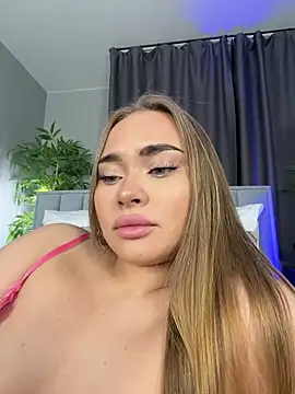 Snapshot of MonicaWestt chatting on May 2026 07:04:01 AM MonicaWestt online show from May 2026 07:04:01 AM