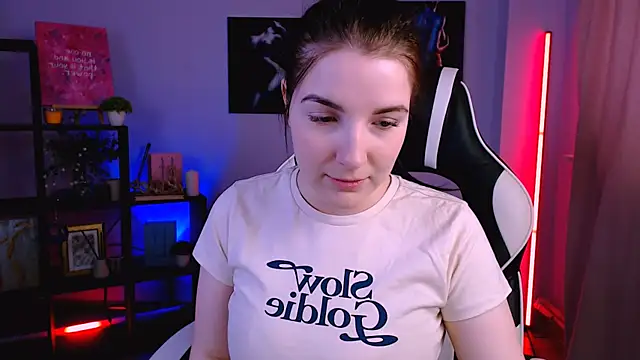 Snapshot of AliceChanel chatting on February 2026 06:58:02 AM AliceChanel online show from February 2026 06:58:02 AM