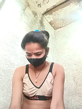 Snapshot of Sunali_Bendre chatting on March 2026 02:24:01 AM Sunali Bendre online show from March 2026 02:24:01 AM