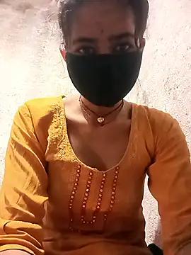 Snapshot of Sunali_Bendre chatting on May 2026 02:28:01 AM Sunali Bendre online show from May 2026 02:28:01 AM