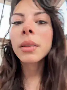 Isalove99 online show from April 2026 01:22:01 PM