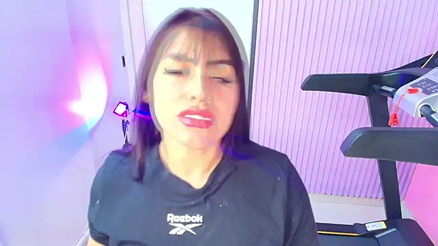 Snapshot of NaomiAmazing01 chatting on May 2026 01:14:01 AM NaomiAmazing01 online show from May 2026 01:14:01 AM