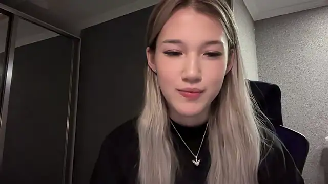 lilXdomiii online show from February 2026 05:49:02 PM