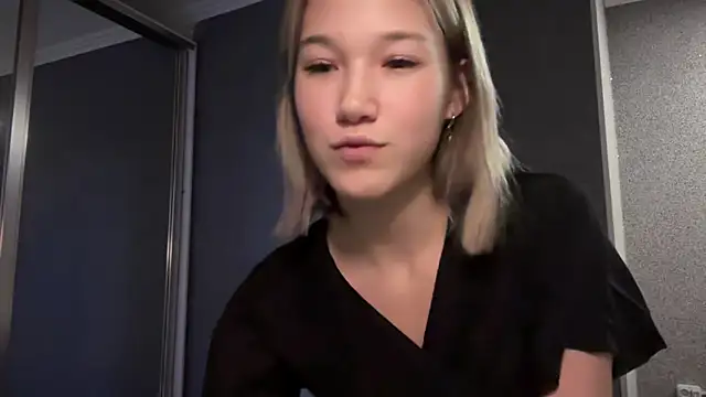 lilXdomiii online show from March 2026 02:32:01 PM