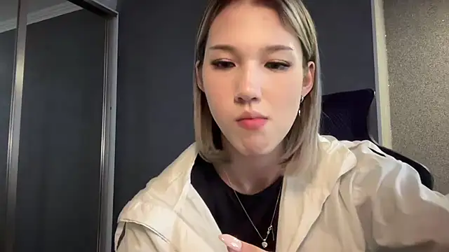 lilXdomiii online show from April 2026 10:38:01 AM