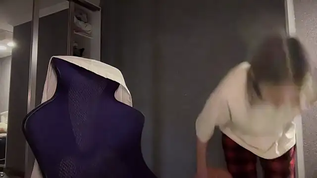 lilXdomiii online show from April 2026 01:41:01 PM