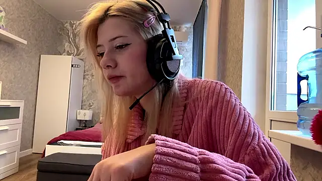 Snapshot of LadyFoxLove chatting on February 2026 10:07:02 AM LadyFoxLove online show from February 2026 10:07:02 AM