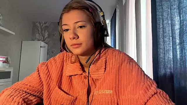 Snapshot of LadyFoxLove chatting on February 2026 10:38:01 AM LadyFoxLove online show from February 2026 10:38:01 AM