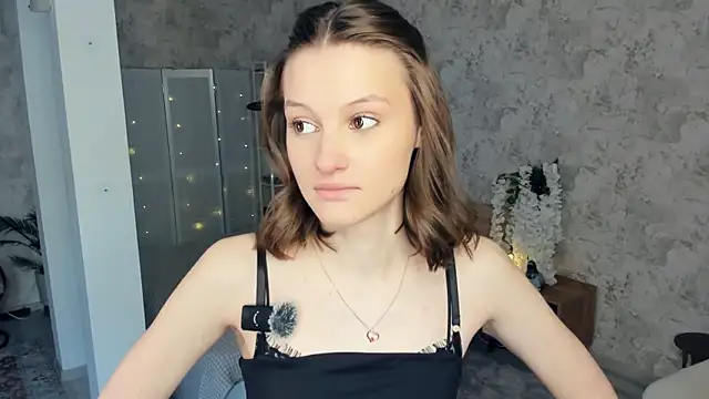 LianneBynon online show from February 2026 08:30:02 AM