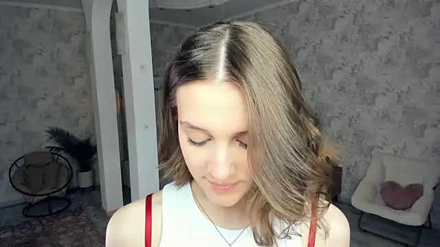 Snapshot of LianneBynon chatting on April 2026 08:45:01 AM LianneBynon online show from April 2026 08:45:01 AM