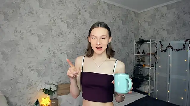 Snapshot of LianneBynon chatting on May 2026 08:20:01 AM LianneBynon online show from May 2026 08:20:01 AM