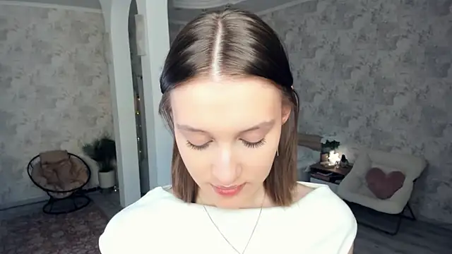 Snapshot of LianneBynon chatting on May 2026 08:42:01 AM LianneBynon online show from May 2026 08:42:01 AM