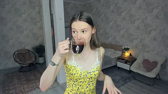 Snapshot of LianneBynon chatting on May 2026 08:30:02 AM LianneBynon online show from May 2026 08:30:02 AM