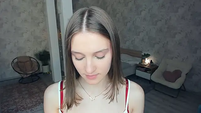Snapshot of LianneBynon chatting on May 2026 08:32:01 AM LianneBynon online show from May 2026 08:32:01 AM
