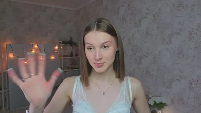 Snapshot of LianneBynon chatting on May 2026 08:22:02 AM LianneBynon online show from May 2026 08:22:02 AM