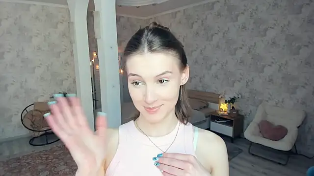 Snapshot of LianneBynon chatting on May 2026 07:13:02 AM LianneBynon online show from May 2026 07:13:02 AM